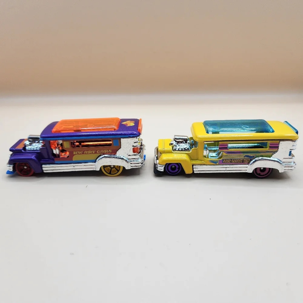 Hot Wheels Diecast Lot 2019 Road Bandit Purple Metallic Yellow - Nice